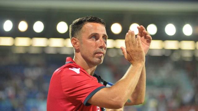 Cagliari 08 08 2018 Presso Sardegna Arena - Amichevole Cagliari vs Altetico Madrid
nella foto: andrea cossu festeggia il suo ultimo giorno da giocatore
SILPRESS/ENRICO LOCCI