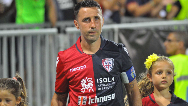 Cagliari 08 08 2018 Presso Sardegna Arena - Amichevole Cagliari vs Altetico Madrid
nella foto: andrea cossu festeggia il suo ultimo giorno da giocatore
SILPRESS/ENRICO LOCCI