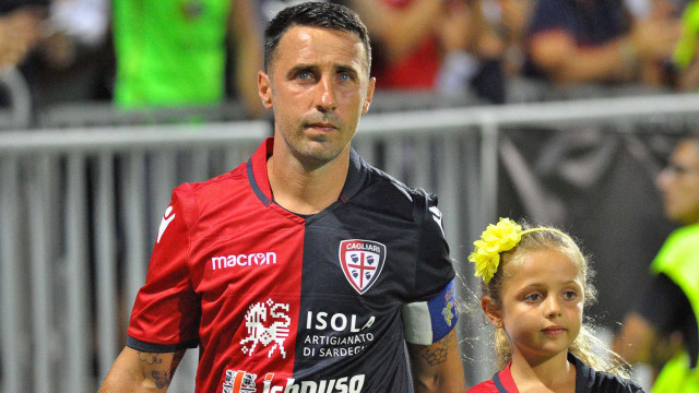 Cagliari 08 08 2018 Presso Sardegna Arena - Amichevole Cagliari vs Altetico Madrid
nella foto: andrea cossu festeggia il suo ultimo giorno da giocatore
SILPRESS/ENRICO LOCCI