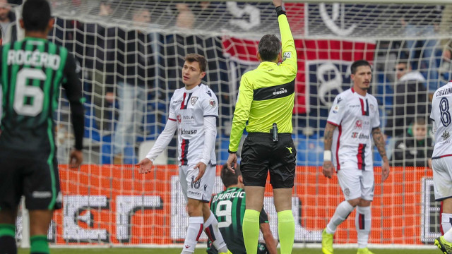 REGGIO EMILIA, ITALIA, 26-01-19 - 21° GIORNATA DI CAMPIONATO SERIE A TIM - MAPEI STADIUN, SASSUOLO VS CAGLIARI,BY CASTALDI, NELLA FOTO: AMMONIZIONE DI NICOLO' BARELLA