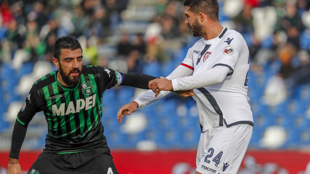 REGGIO EMILIA, ITALIA, 26-01-19 - 21° GIORNATA DI CAMPIONATO SERIE A TIM - MAPEI STADIUN, SASSUOLO VS CAGLIARI,BY CASTALDI, NELLA FOTO: PAOLO FARAGO' CONTRASTO CON FRANCESCO MAGNANELLI