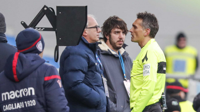 REGGIO EMILIA, ITALIA, 26-01-19 - 21° GIORNATA DI CAMPIONATO SERIE A TIM - MAPEI STADIUN, SASSUOLO VS CAGLIARI,BY CASTALDI, NELLA FOTO: SIG.IRRATI CONSULTA IL VAR