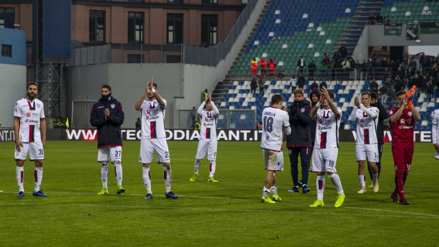 REGGIO EMILIA, ITALIA, 26-01-19 - 21° GIORNATA DI CAMPIONATO SERIE A TIM - MAPEI STADIUN, SASSUOLO VS CAGLIARI,BY CASTALDI, NELLA FOTO: SALUTO DEL CAGLIARI AI PROPRI TIFOSI