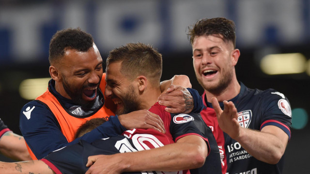 NAPOLI-CAGLIARI 05-05-2019 ESULTANZA DI LEONARDO PAVOLETTI CON JOAO PEDRO E ALBERTO CERRI. SILPRESS