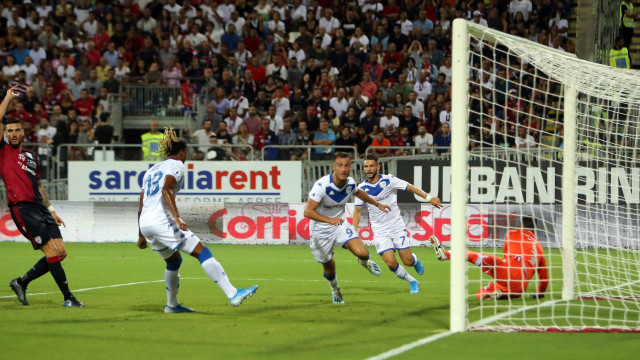 Cagliari 25 08 2019 Presso Stadio Sardegna Arena - Campionato serie A Tim 2019-20 incontro Cagliari vs Brescia
nella foto: gol di Alfredo Donnarumma del brescia del gol annullato
SILPRESS/ENRICO LOCCI