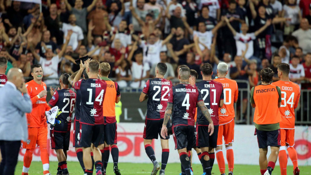 Cagliari 25 08 2019 Presso Stadio Sardegna Arena - Campionato serie A Tim 2019-20 incontro Cagliari vs Brescia
nella foto: giocatori a fine gara
SILPRESS/ENRICO LOCCI
