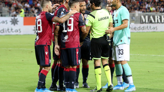 Cagliari1 09 2019 Presso Stadio Sardegna Arena - Campionato serie A Tim 2019-20 incontro Cagliari vs Inter
nella foto: proteste dei giocatori
SILPRESS/ENRICO LOCCI