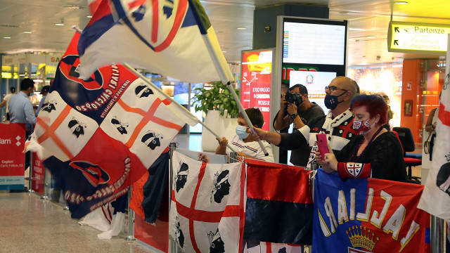 Cagliari 31 08 2020 aeroporto di Cagliari Elmas arrivo nuovo acquisto Raùzvan Marin - foto Enrico Locci/Silpress