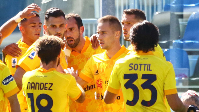04.10.2020, Bergamo, Serie A 3a Giornata - Stadio Gewiss Stadim - Atalanra Cagliari - nella foto: ESULTANZA DI GODIN DOPO IL GOL