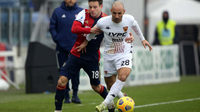 Cagliari 06 01 2021 Presso Stadio Sardegna Arena - Campionato seire A tim - Cagliari vs Benevento
nella foto: Nahitan Nandez e Pasquale Schiattarella
SILPRESS/ENRICO LOCCI
