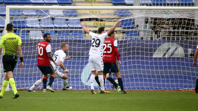 Cagliari 06 01 2021 Presso Stadio Sardegna Arena - Campionato seire A tim - Cagliari vs Benevento
nella foto: gol di Alessandro Tuia del benevento
SILPRESS/ENRICO LOCCI