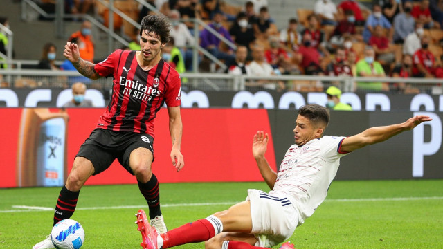 Photo LiveMedia/Francesco Scaccianoce
Milan, Italy, August 29, 2021, Italian football Serie A match
AC Milan vs Cagliari Calcio
Image shows:
Sandro Tonali (AC Milan) in action against Andrea Carboni (Cagliari Calcio)
LiveMedia - World Copyright
