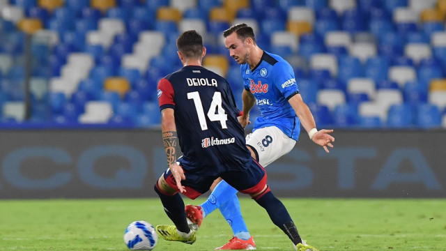 Photo LiveMedia/Carmelo Imbesi
Naples, Italy, September 26, 2021, Italian football Serie A match
SSC Napoli vs Cagliari Calcio
Image shows:
Napoli's midfielder Fabian Ruiz and Cagliari's midfielder Alessandro Deiola in action
LiveMedia - World Copyright