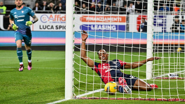 Yerri Mina of Cagliari Calcio, Goal Dusan Vlahovic of Juventus FC during Cagliari Calcio vs Juventus FC, Italian soccer Serie A match in Cagliari, Italy, February 23 2025