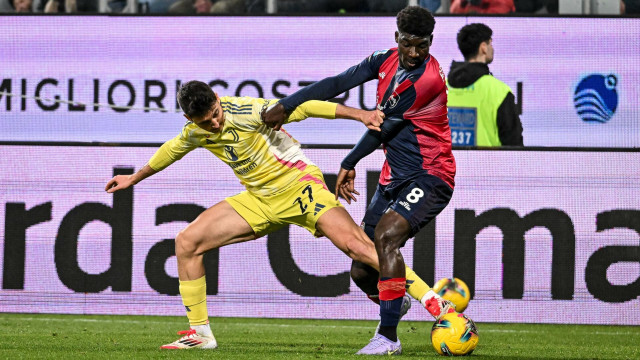 Andrea Cambiaso of Juventus FC, Michel Adopo of Cagliari Calcio during Cagliari Calcio vs Juventus FC, Italian soccer Serie A match in Cagliari, Italy, February 23 2025