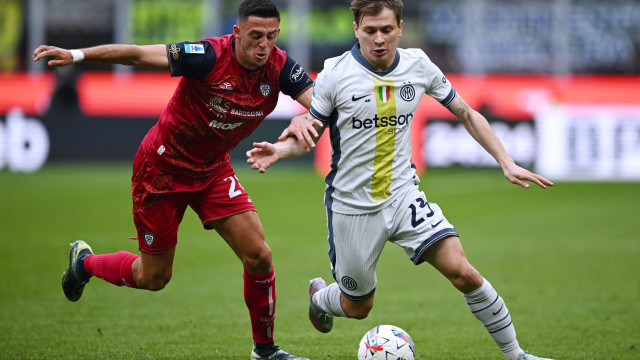 Cm Milano 12/04/2025 - campionato di calcio serie A / Inter-Cagliari / foto Cristiano Mazzi/Image Sport
nella foto: Nicolo’ Barella-Gabriele Zappa