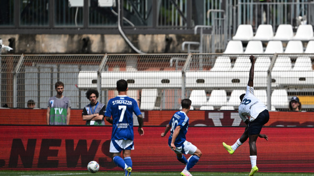 Cm Como 10/05/2025 - campionato di calcio serie A / Como-Cagliari / foto Cristiano Mazzi/Image Sport
nella foto: gol Michel Ndary Adopo