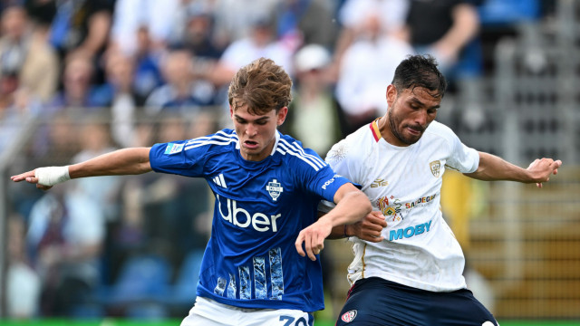 Cm Como 10/05/2025 - campionato di calcio serie A / Como-Cagliari / foto Cristiano Mazzi/Image Sport
nella foto: Nico Paz-Jose' Luis Palomino