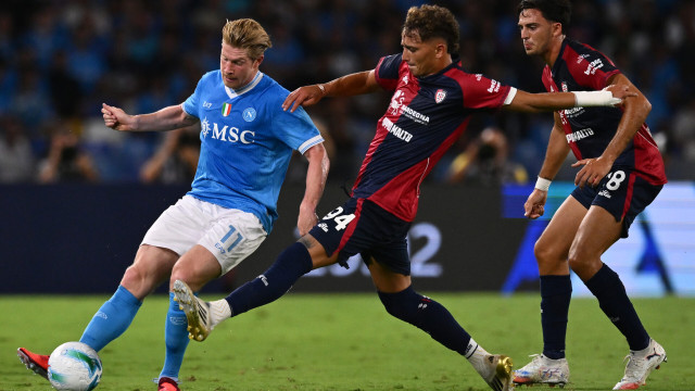 As Napoli 30/08/2025 - campionato di calcio serie A / Napoli-Cagliari / foto Antonello Sammarco/Image Sport
nella foto: Kevin de Bruyne-Sebastiano Esposito