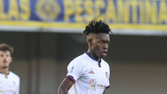Joseph Liteta of Cagliari Calcio play the ball during Hellas Verona FC vs Cagliari Calcio, 8° Serie A Enilive 2025-26 game at Marcantonio Bentegodi stadium in Verona (VR), Italy, on October 26, 2025.