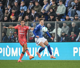 Jesus Rodriguez of Calcio Como in action during the Italian Serie A football match between Calcio Como and Cagliari Calcio on November 8th 2025 at the Giuseppe Senigallia stadium in Como, Italy