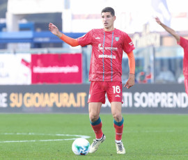 Mandatory Credit: Photo by Fabrizio Andrea Bertani/Pacific Press/Shutterstock (15722516n)
Italy, Como, 2025 11 08: Matteo Prati (Cagliari) dribbles in front court in the first half during soccer game Como 1907 vs Cagliari Calcio, Serie A Enilive 2025-2026 day 11 at Sinigaglia Stadium
Italy, Como, 2025 11 08: Como 1907 vs Cagliari Calcio, Serie A EniLive
2025/2026 day 11 at Sinigaglia Stadium.
Como 1907 vs Cagliari Calcio, Italy - 08 Nov 2025