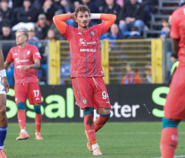 Mandatory Credit: Photo by Fabrizio Andrea Bertani/Pacific Press/Shutterstock (15722516s)
Italy, Como, 2025 11 08: Sebastiano Esposito (Cagliari) upset for missing a good play in the first half during soccer game Como 1907 vs Cagliari Calcio, Serie A Enilive 2025-2026 day 11 at Sinigaglia Stadium
Italy, Como, 2025 11 08: Como 1907 vs Cagliari Calcio, Serie A EniLive
2025/2026 day 11 at Sinigaglia Stadium.
Como 1907 vs Cagliari Calcio, Italy - 08 Nov 2025