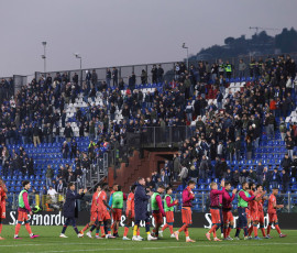 Mandatory Credit: Photo by Fabrizio Andrea Bertani/Pacific Press/Shutterstock (15722516x)
Italy, Como, 2025 11 08: players of Cagliari Calcio after the 0-0 greet the fans at the end of soccer game Como 1907 vs Cagliari Calcio, Serie A Enilive 2025-2026 day 11 at Sinigaglia Stadium
Italy, Como, 2025 11 08: Como 1907 vs Cagliari Calcio, Serie A EniLive
2025/2026 day 11 at Sinigaglia Stadium.
Como 1907 vs Cagliari Calcio, Italy - 08 Nov 2025
