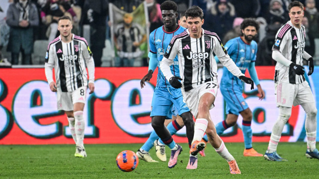 Andrea Cambiaso of Juventus FC during Juventus FC vs Cagliari Calcio, Italian soccer Serie A match in Turin, Italy, November 29 2025