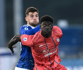 Mg Como 08/11/2025 - campionato di calcio serie A / Como-Cagliari / foto Matteo Gribaudi/Image Sport
nella foto: MIchel Adopo-Martin Baturina
