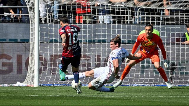 Gianluca Gaetano of Cagliari Calcio, Federico Baschirotto of US Cremonese during Cagliari Calcio vs US Cremonese, Italian soccer Serie A match in Cagliari, Italy, April 11 2026