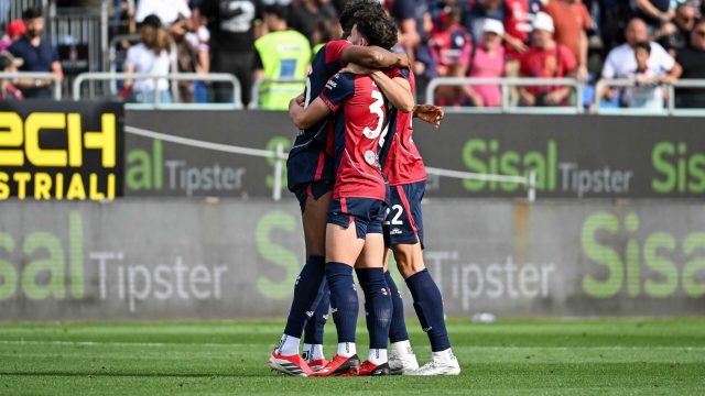 Team Cagliari Calcio during Cagliari Calcio vs US Cremonese, Italian soccer Serie A match in Cagliari, Italy, April 11 2026