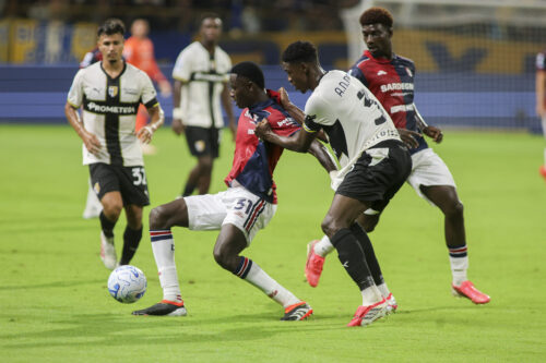IPA87705936 - Paul Mendy of Cagliari Calcio battle for the ball with Abdoulaye Ndiaye of Parma AC during Parma Calcio vs Cagliari Calcio, 1° Serie A Enilive 2026-27 game at Ennio Tardini stadium in Parma (PR), Italy, on August 22, 2026.