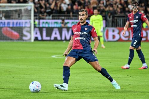 IPA89566235 - Harry Winks of Cagliari Calcio during Cagliari Calcio vs Juventus FC, Italian soccer Serie A match in Cagliari, Italy, October 11 2026