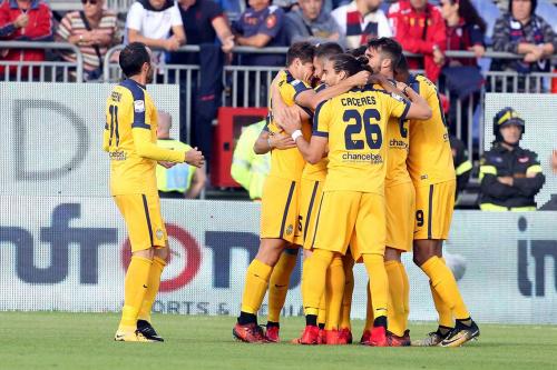 Cagliari (CA) 05 11  2017 Campionato Serie A TIM incontro Cagliari -   Hellas Verona Nella foto:  esultanza di     Bruno zuculini    del verona SILPRESS/ENRICO LOCCI