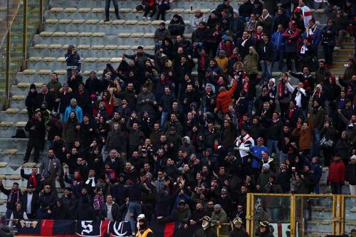 03- 12 - 2017 BOLOGNA - CAGLIARI CAMPIONATO SERIE A TIM 2017 -18 SILVER PRESS  PH ALBERTO MARIANI . NELLA FOTO -TIFOSI IN TRASFERTA A BOLOGNA