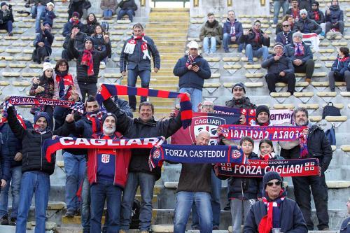 03- 12 - 2017 BOLOGNA - CAGLIARI CAMPIONATO SERIE A TIM 2017 -18 SILVER PRESS  PH ALBERTO MARIANI . NELLA FOTO -TIFOSI IN TRASFERTA A BOLOGNA