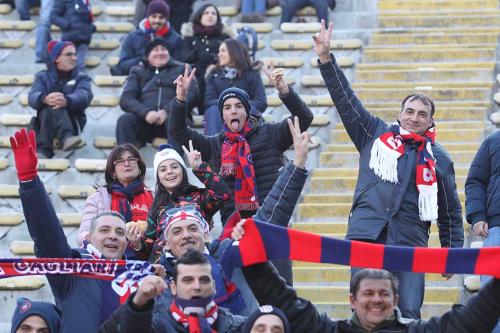 03- 12 - 2017 BOLOGNA - CAGLIARI CAMPIONATO SERIE A TIM 2017 -18 SILVER PRESS  PH ALBERTO MARIANI . NELLA FOTO -TIFOSI IN TRASFERTA A BOLOGNA