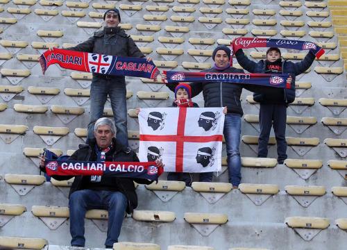 03- 12 - 2017 BOLOGNA - CAGLIARI CAMPIONATO SERIE A TIM 2017 -18 SILVER PRESS  PH ALBERTO MARIANI . NELLA FOTO -TIFOSI IN TRASFERTA A BOLOGNA