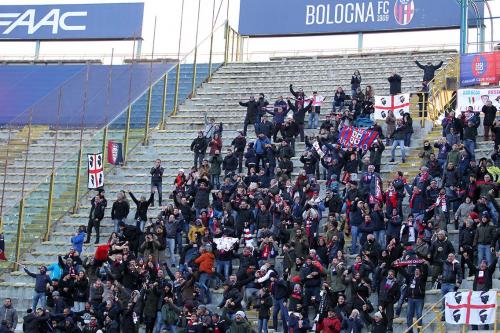 03- 12 - 2017 BOLOGNA - CAGLIARI CAMPIONATO SERIE A TIM 2017 -18 SILVER PRESS  PH ALBERTO MARIANI . NELLA FOTO -TIFOSI IN TRASFERTA A BOLOGNA