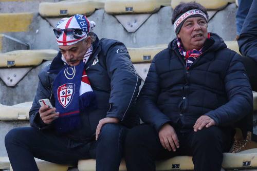 03- 12 - 2017 BOLOGNA - CAGLIARI CAMPIONATO SERIE A TIM 2017 -18 SILVER PRESS  PH ALBERTO MARIANI . NELLA FOTO -TIFOSI IN TRASFERTA A BOLOGNA