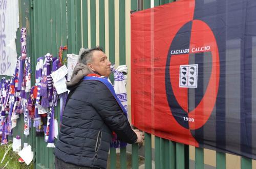 FIORENTINA 04-03-2018. DOLORE DEI TIFOSI PER LA MORTE DI DAVID ASTORI. TIFOSI DEL CAGLIARI. SILPRESS/GALASSI SILVANO