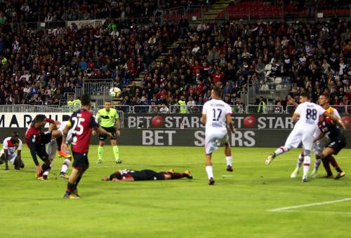 Cagliari (CA)  25 10 2017 Campionato Serie A TIM incontro Cagliari -  Benevento Nella foto:  gol di Paolo Faragò         del cagliari SILPRESS/ENRICO LOCCI