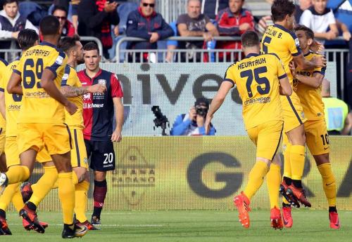 Cagliari (CA) 05 11  2017 Campionato Serie A TIM incontro Cagliari -   Hellas Verona Nella foto:  esultanza di     Bruno Zuculini    del verona SILPRESS/ENRICO LOCCI