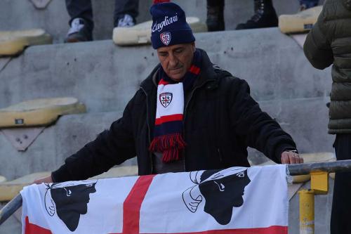 03- 12 - 2017 BOLOGNA - CAGLIARI CAMPIONATO SERIE A TIM 2017 -18 SILVER PRESS  PH ALBERTO MARIANI . NELLA FOTO -TIFOSI IN TRASFERTA A BOLOGNA