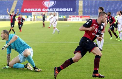 Cagliari (CA) 28 11 2017  Coppa Italia  incontro Cagliari -   Pordenone Nella foto: gol  di  daniele dessena    del cagliari SILPRESS/ENRICO LOCCI