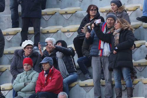 03- 12 - 2017 BOLOGNA - CAGLIARI CAMPIONATO SERIE A TIM 2017 -18 SILVER PRESS  PH ALBERTO MARIANI . NELLA FOTO -TIFOSI IN TRASFERTA A BOLOGNA