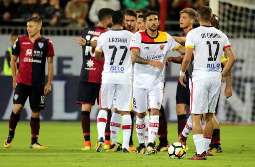 Cagliari (CA)  25 10 2017 Campionato Serie A TIM incontro Cagliari -  Benevento Nella foto: protesta in campo SILPRESS/ENRICO LOCCI
