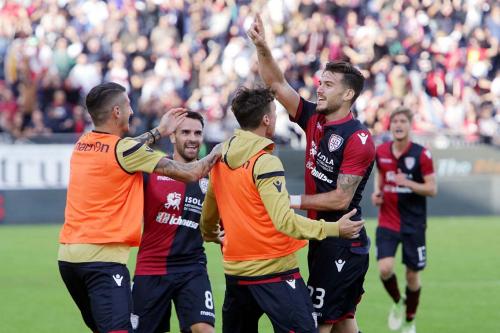 Cagliari (CA) 05 11  2017 Campionato Serie A TIM incontro Cagliari -   Hellas Verona Nella foto:  esultanza di  luca ceppitelli       del cagliari SILPRESS/ENRICO LOCCI