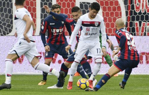 CROTONE-CAGLIARI 28-01-18. DIEGO FARIAS E CECCHERINI .SILPRESS/GIUSEPPE PIPITA
